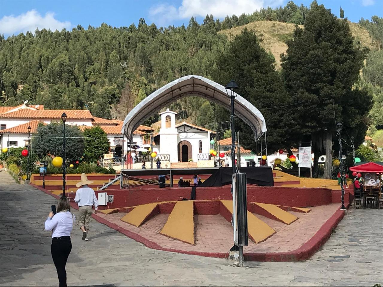 Casa Posada Maestro Carlos Aranguren Duitama Exterior photo